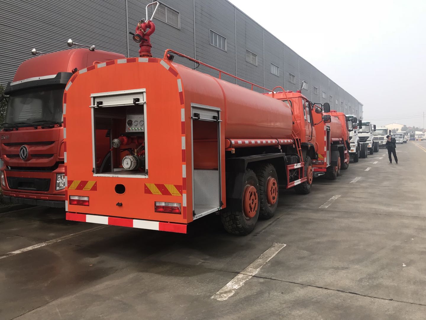 六驅消防灑水車 圖片